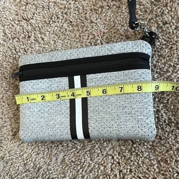 Silvia - Neoprene Pouch with wristlet handle brand new no tags - Picture 7 of 10